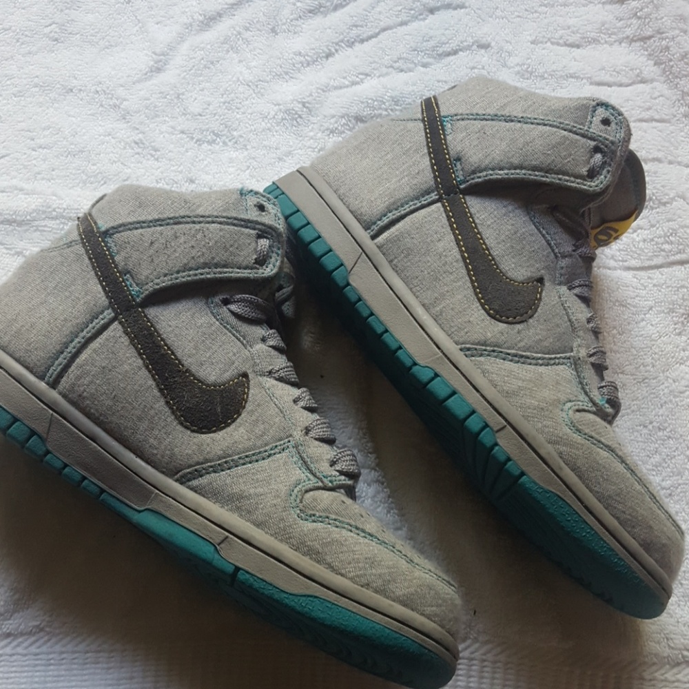 Shoes - Picture 5 of 8